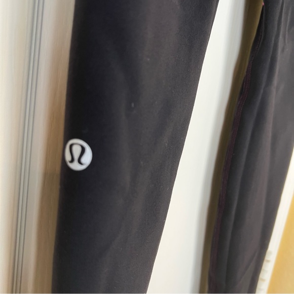 Lululemon Deep Fuchsia/Black Reversible Leggings Size 4 - Picture 10 of 14